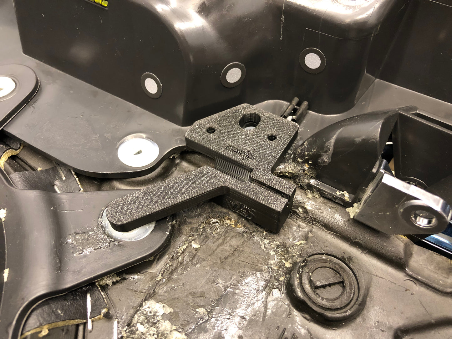 Bowdenzugbefestigung für den VW T5 Bulli